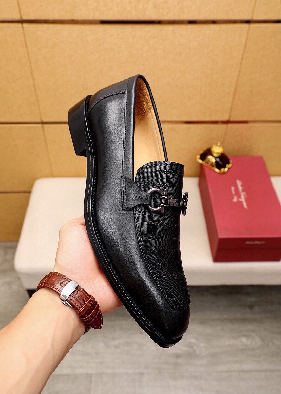 Ferragamo Men's Textured Leather Loafers - Low-Profile Sole