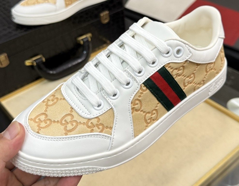 Gucci Patterned Low-Top Sneakers with Stripes