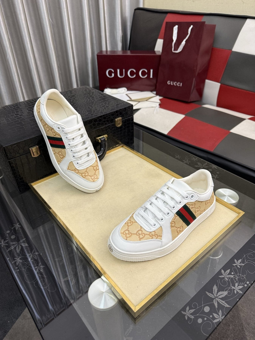 Gucci Patterned Low-Top Sneakers with Stripes